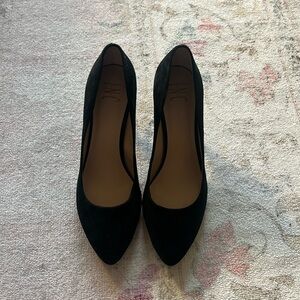 Black pumps!